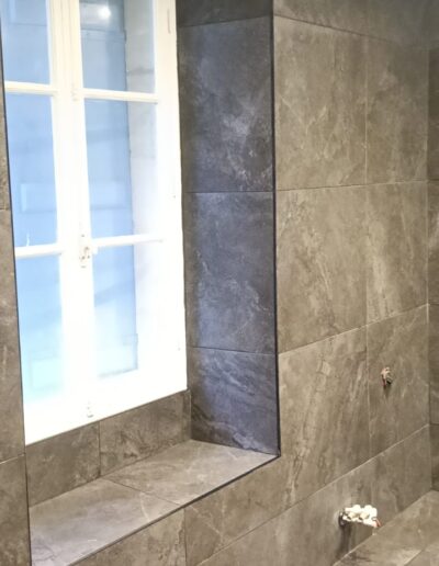 Pose de carrelage par les professionnels de la Maçonnerie Ribeiro en Dordogne