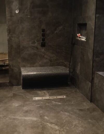 Rénovation de salle de bain avec pose de carrelage par la Maçonnerie Ribeiro en Dordogne