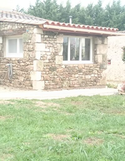 extension en pierre réalisée par la Maçonnerie Ribeiro en Dordogne